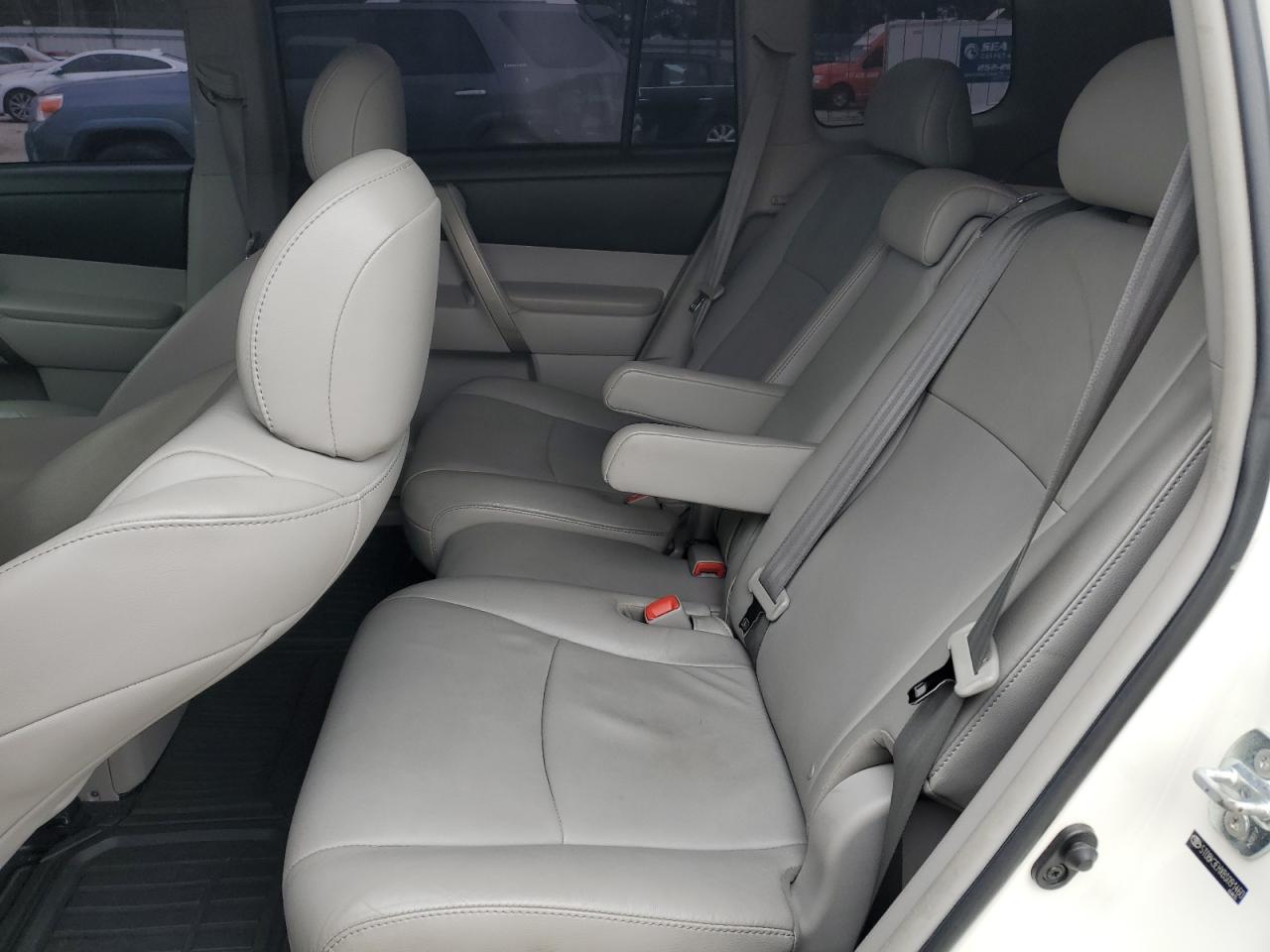 2011 Toyota Highlander - Image 10