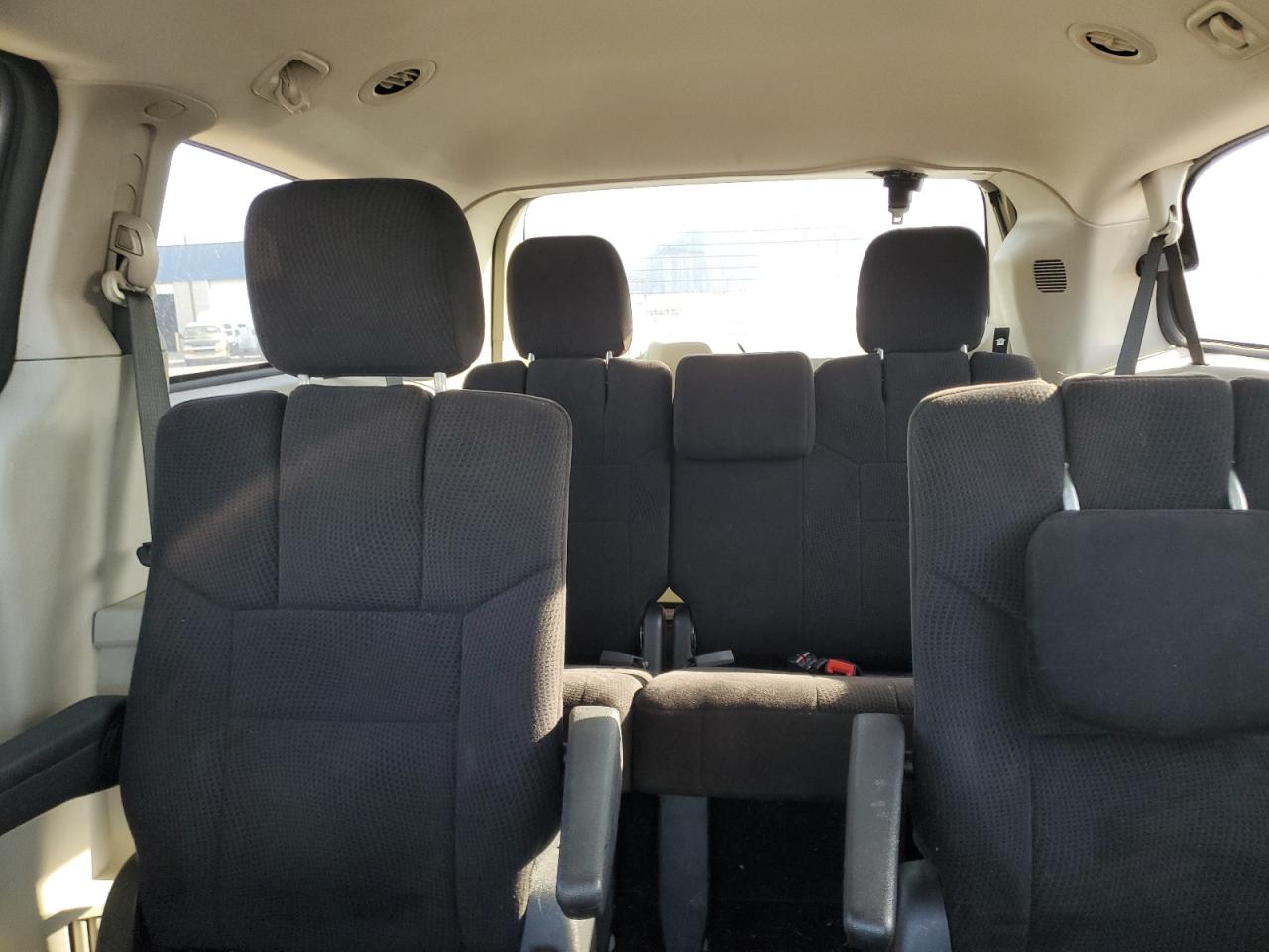 2014 Dodge Caravan - Image 10