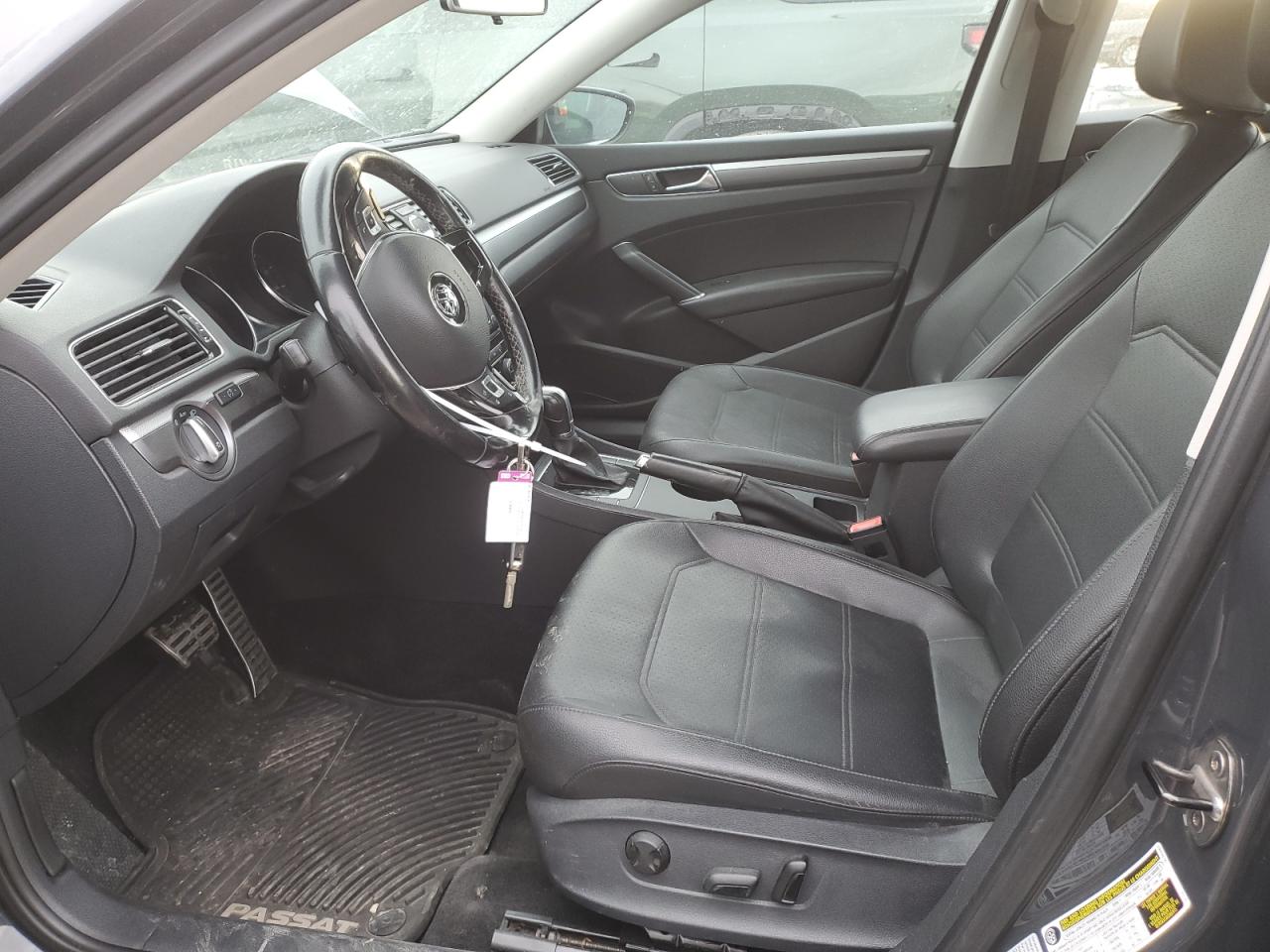 2017 Volkswagen Passat - Image 7