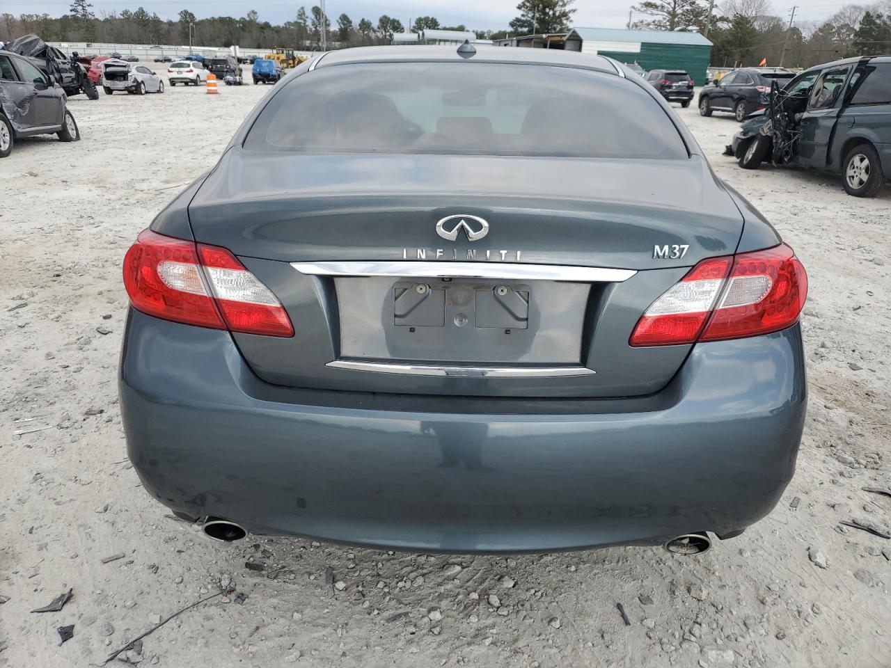 2012 Infiniti M - Image 6