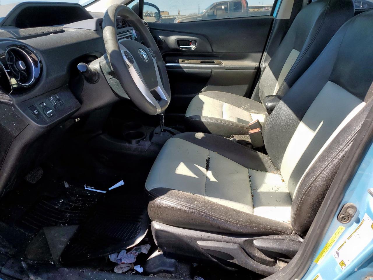 2016 Toyota Prius - Image 7