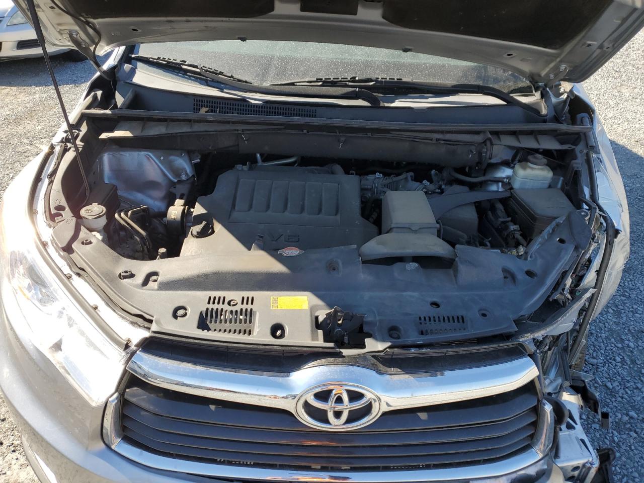 2016 Toyota Highlander - Image 12