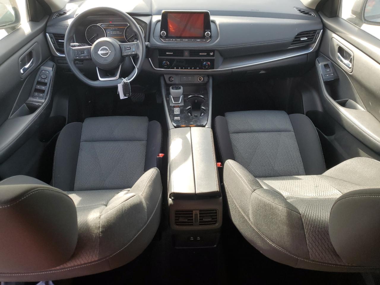 2024 Nissan Rogue - Image 8