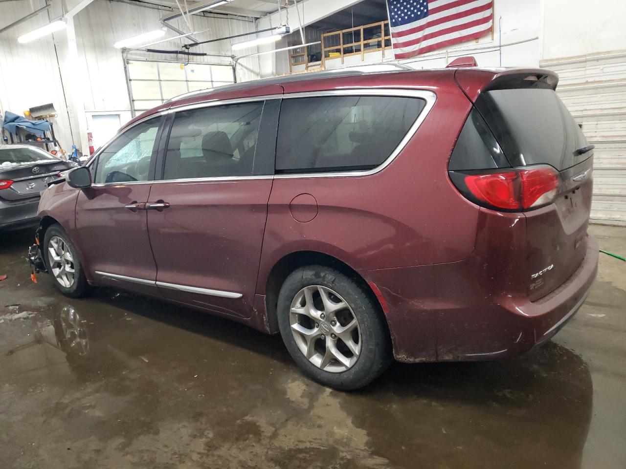 2019 Chrysler Pacifica - Image 2