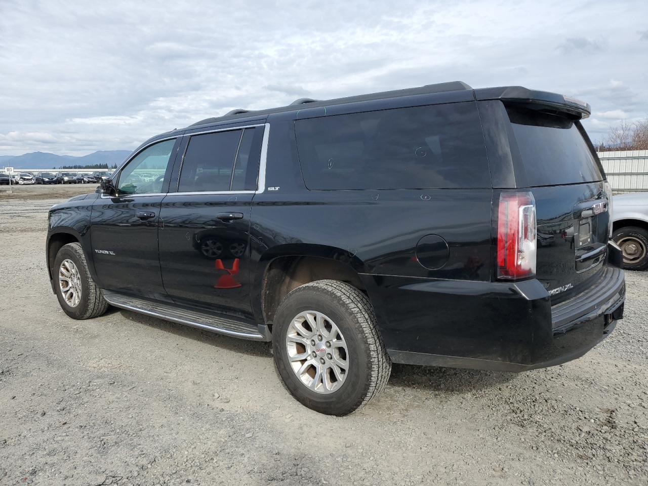 2016 GMC Yukon - Image 2