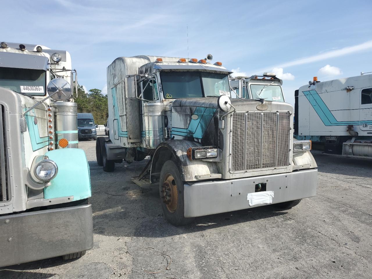 1996 Peterbilt 379 zu verkaufen in Jacksonville, FL - Mechanical