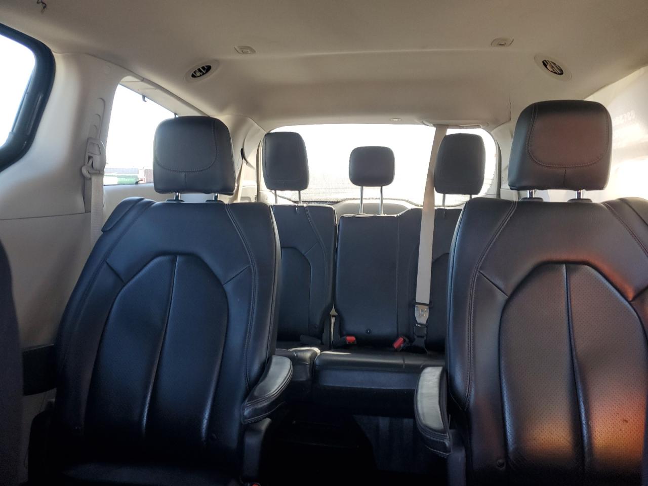 2019 Chrysler Pacifica - Image 10
