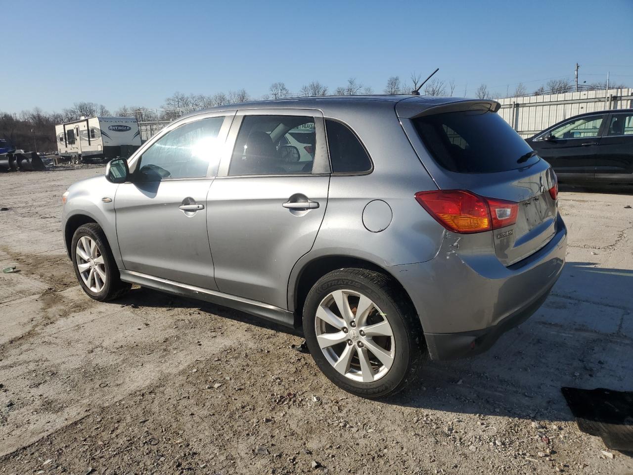2013 Mitsubishi Outlander - Image 2
