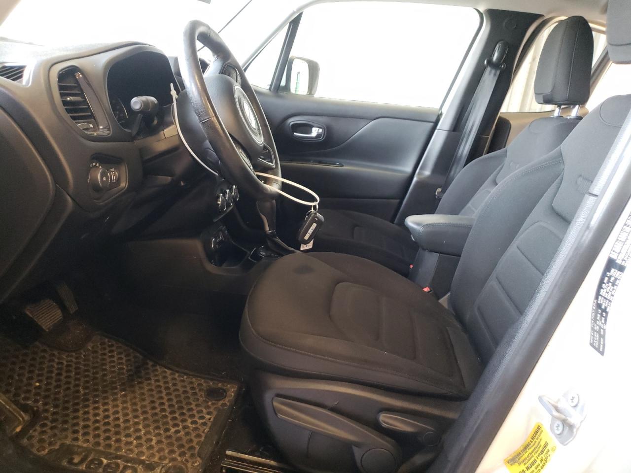 2017 Jeep Renegade - Image 7