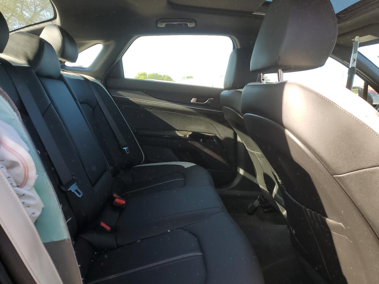 2025 Kia K5 - Image 11