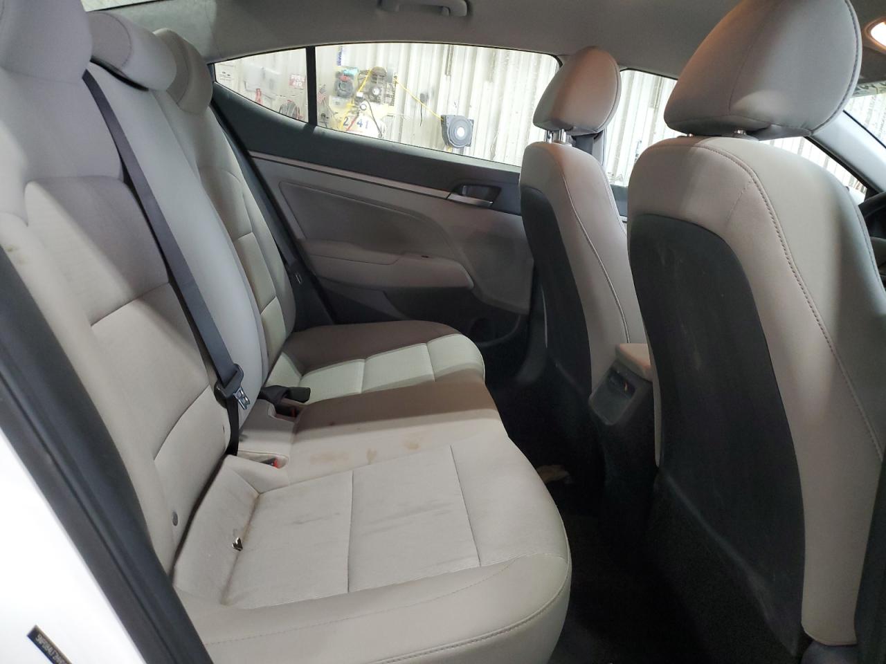2017 Hyundai Elantra - Image 10
