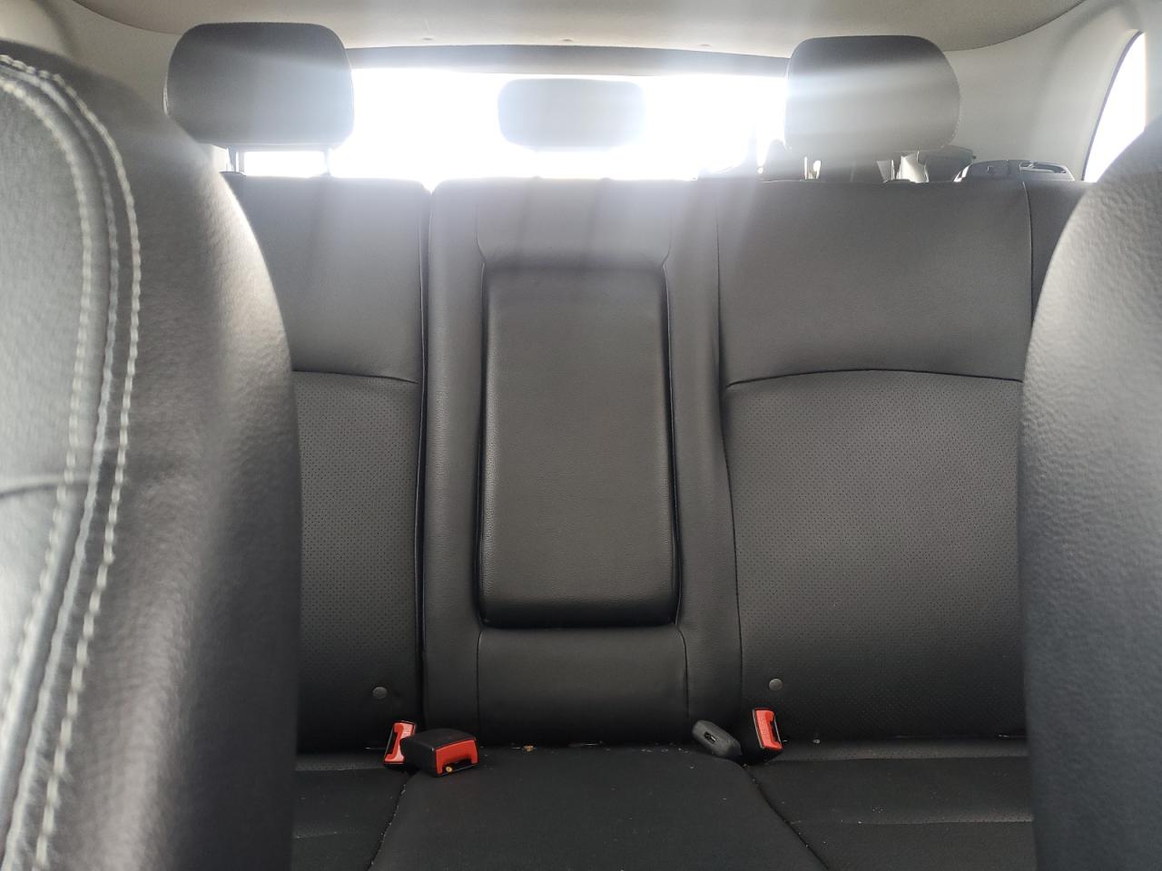 2017 Mitsubishi Outlander - Image 10