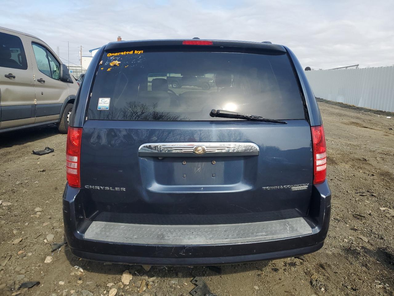 2009 Chrysler Town & Country - Image 6