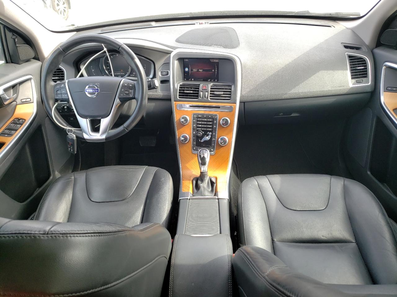 2017 Volvo XC60 - Image 8