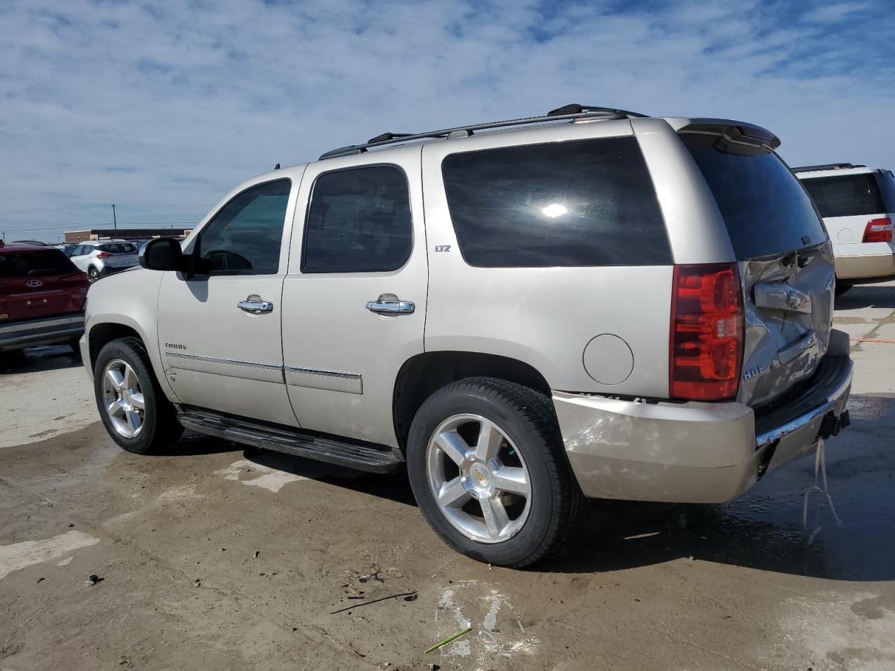 2009 Chevrolet Tahoe - Image 2