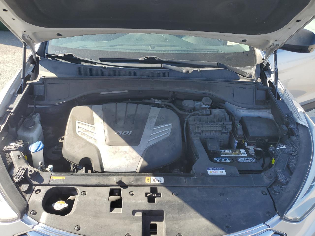 2016 Hyundai Santa Fe - Image 12