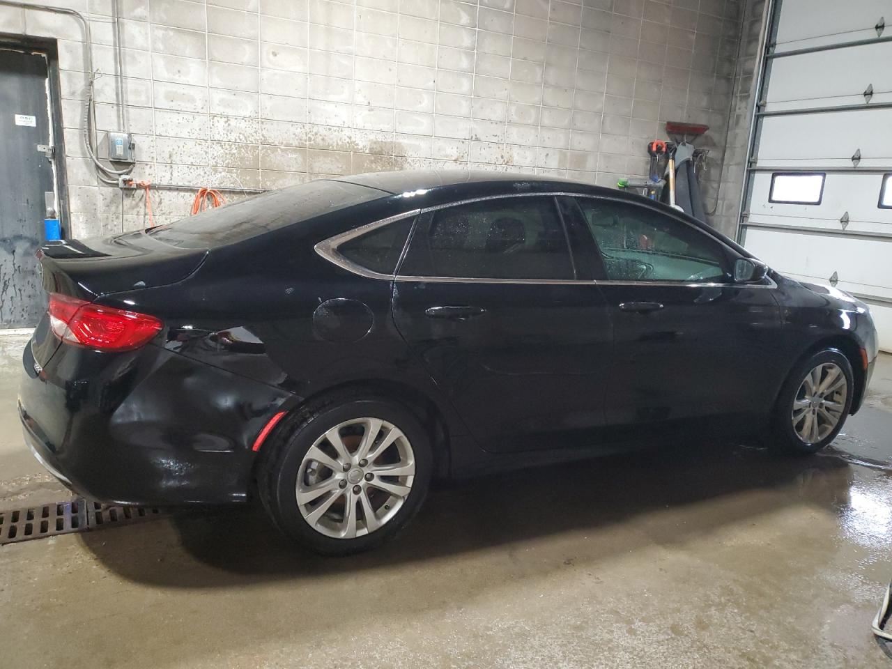 2016 Chrysler 200 - Image 3