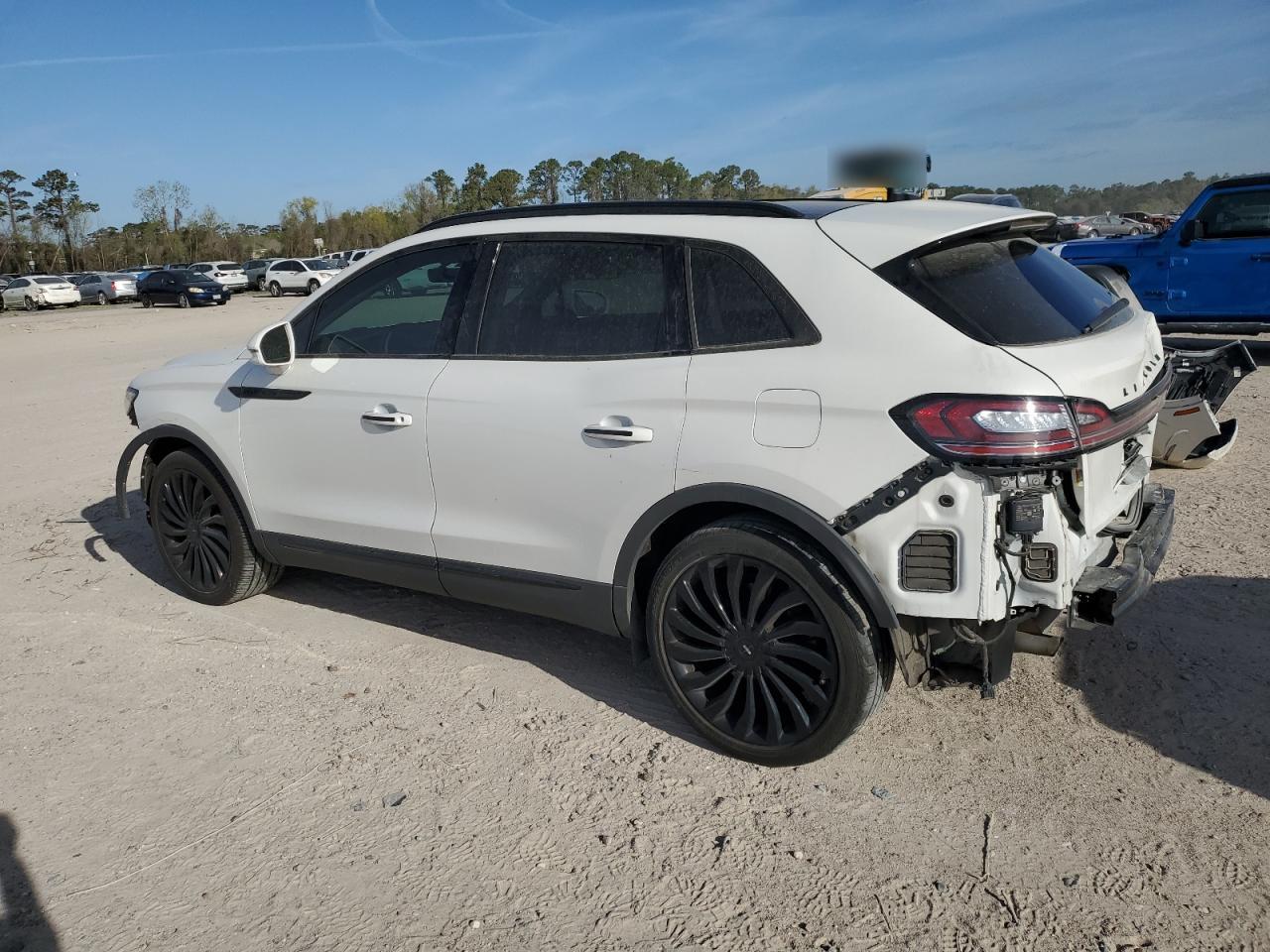 2020 Lincoln Nautilus - Image 2