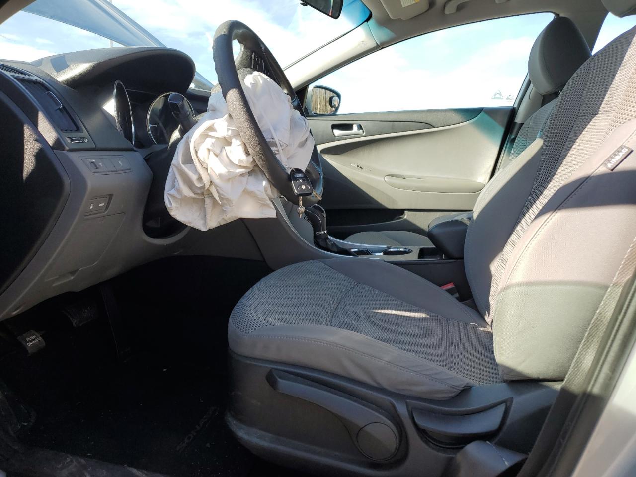 2011 Hyundai Sonata - Image 7
