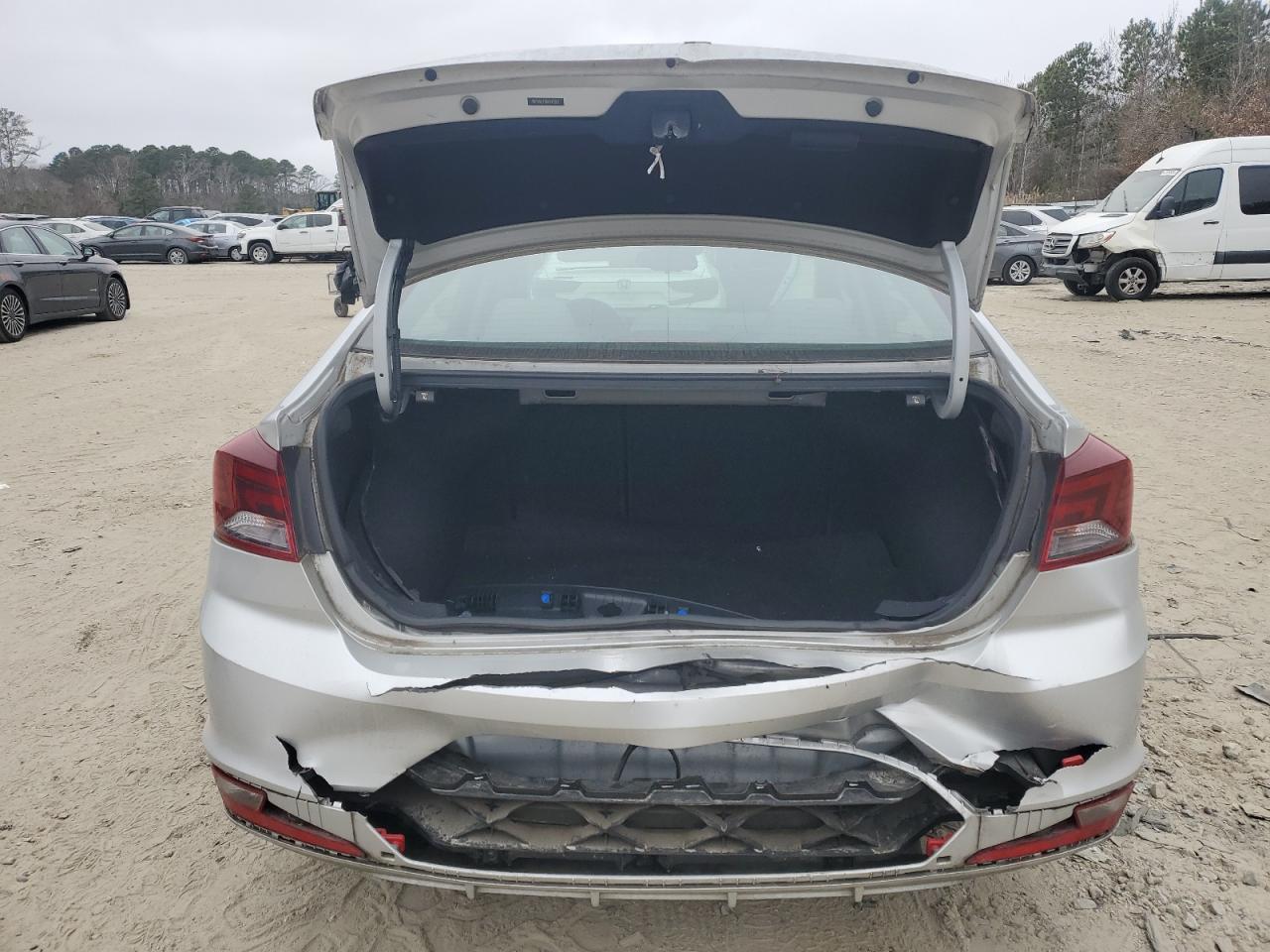 2019 Hyundai Elantra - Image 6