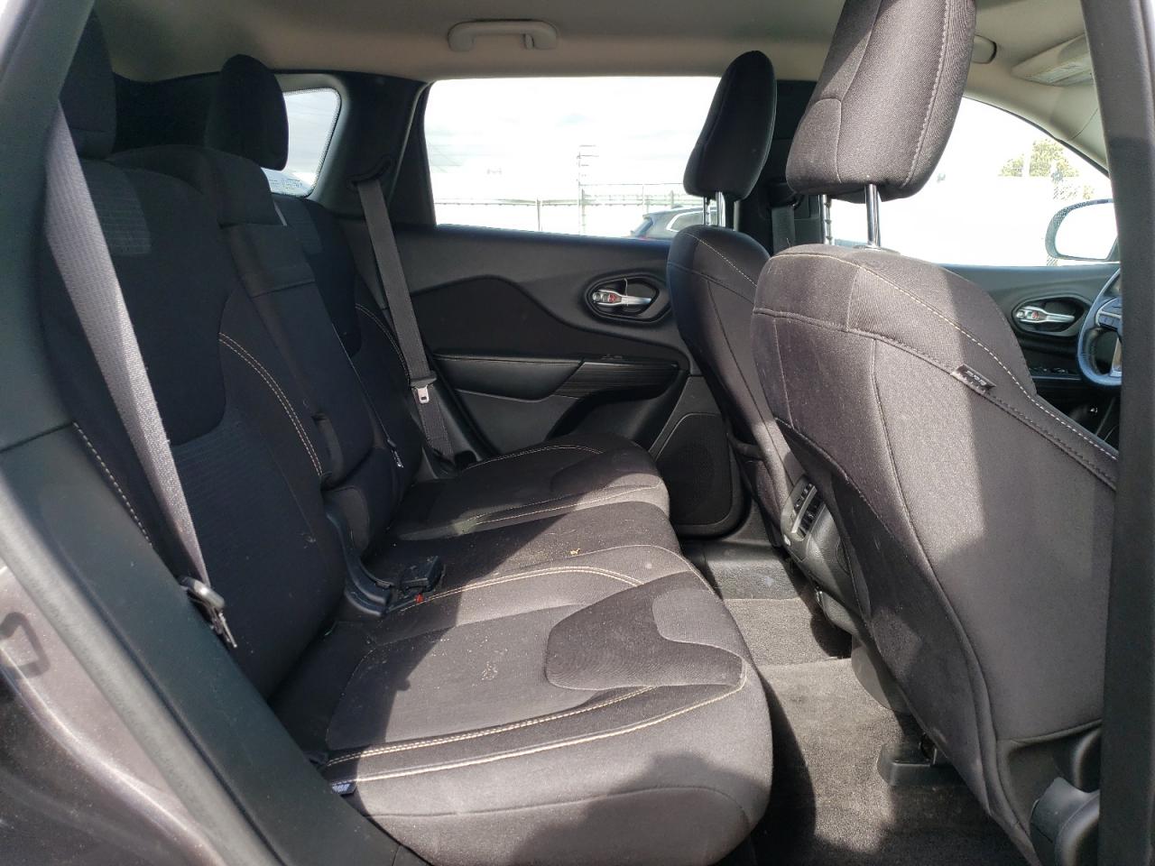 2015 Jeep Grand Cherokee - Image 11