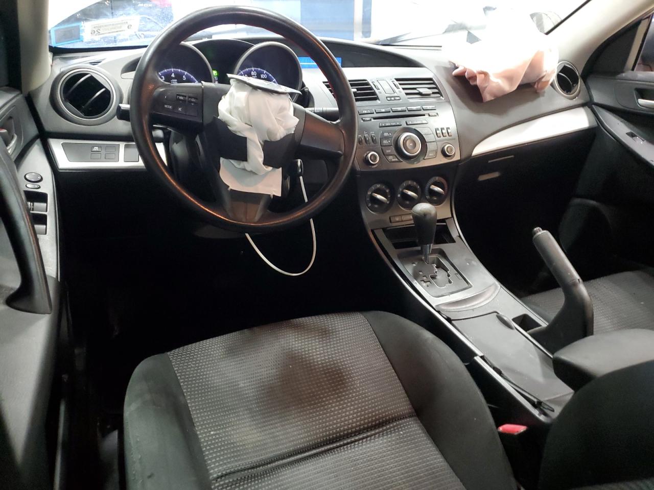 2013 Mazda 3 - Image 8