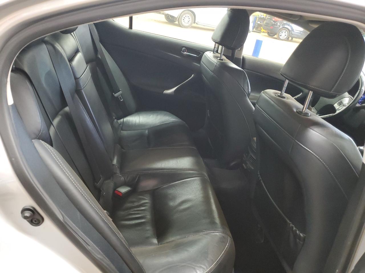 2011 Lexus IS - Image 10