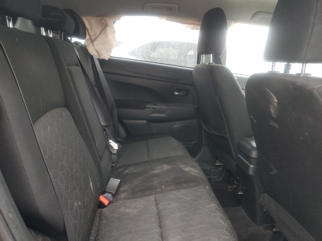 2021 Mitsubishi Outlander - Image 12