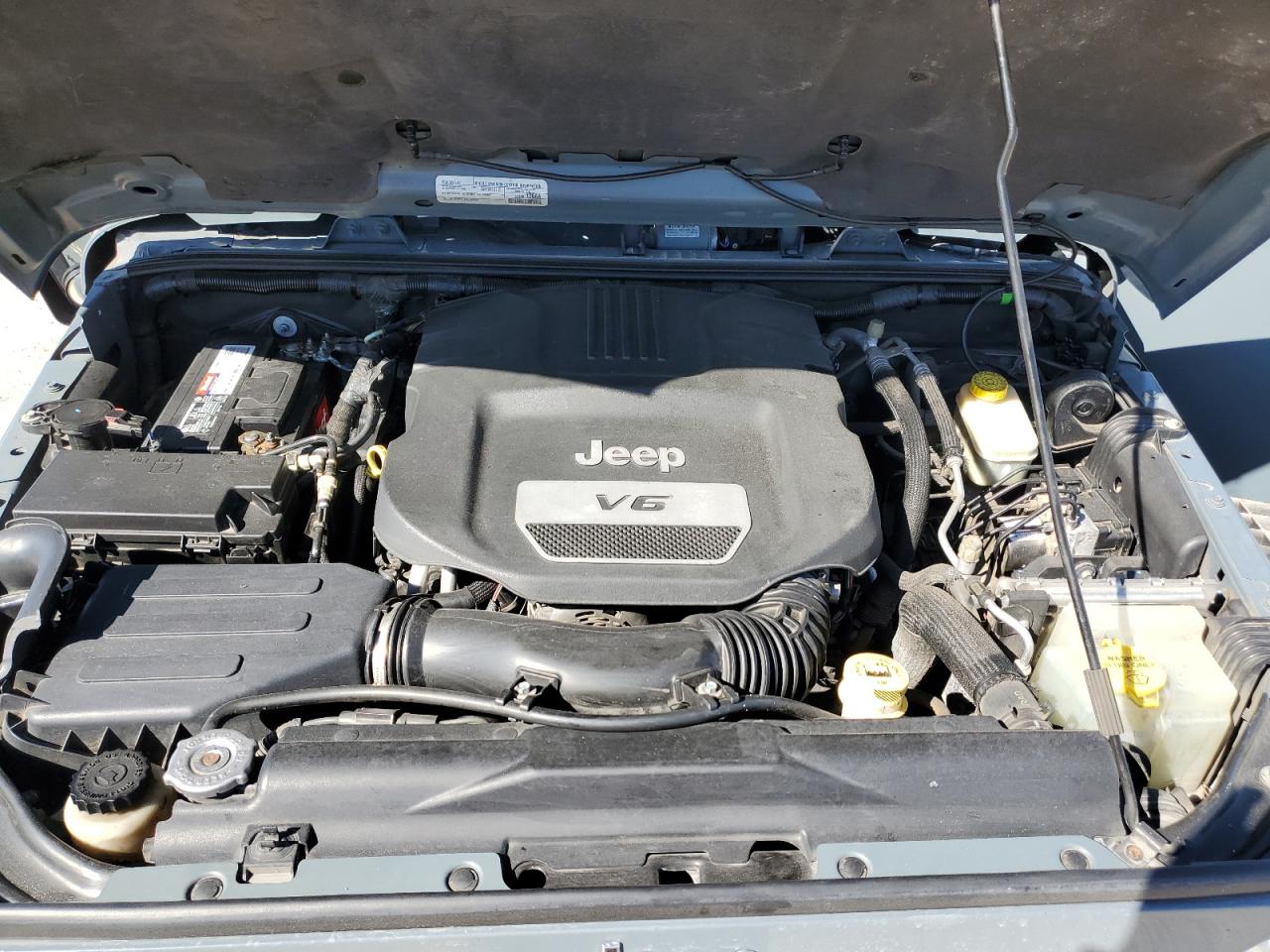 2015 Jeep Wrangler - Image 12