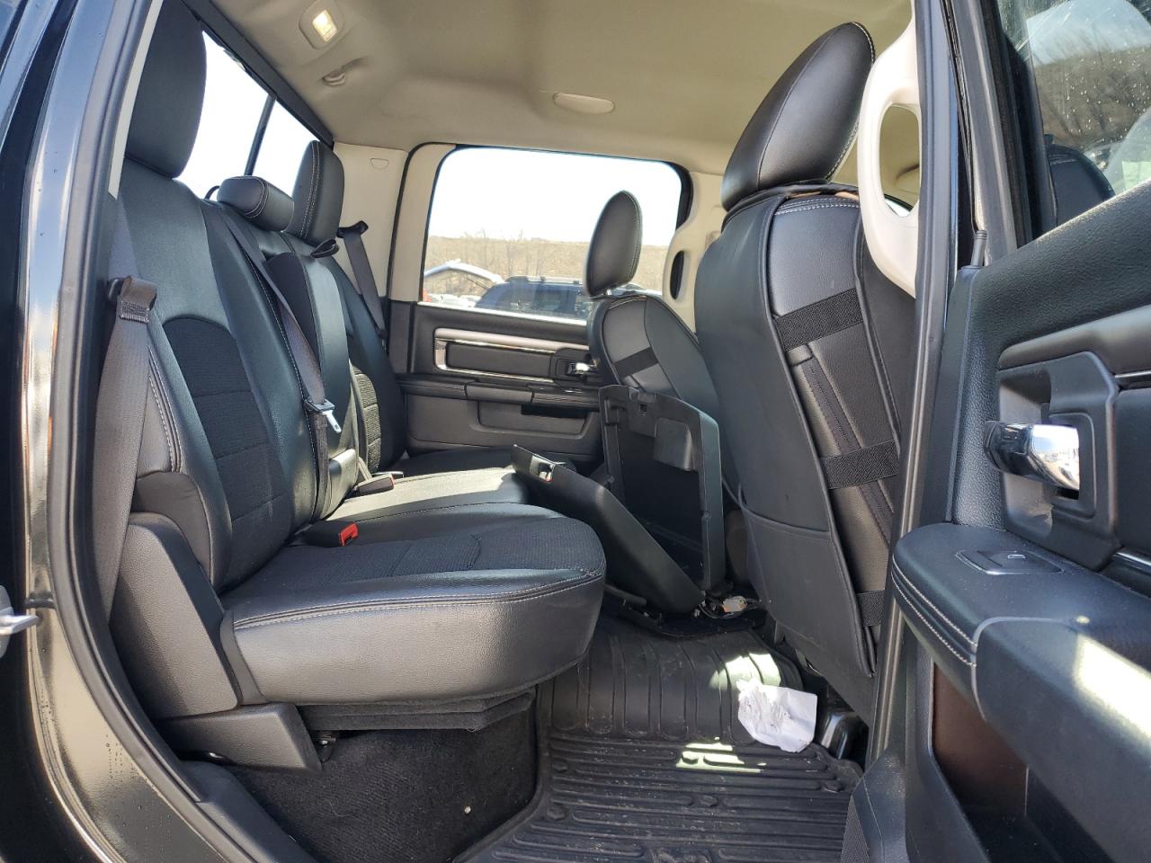 2015 RAM 1500 - Image 10