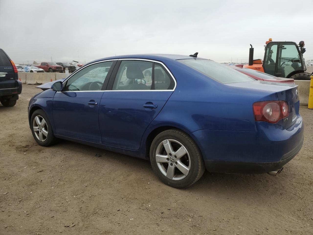 2009 Volkswagen Jetta - Image 2