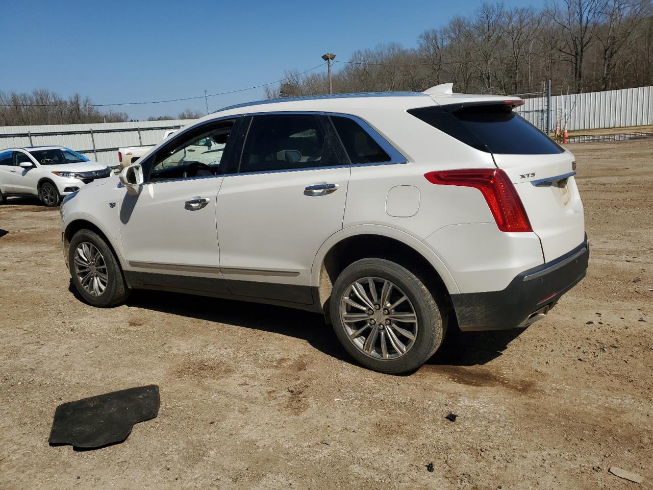 2017 Cadillac XT5 - Image 2