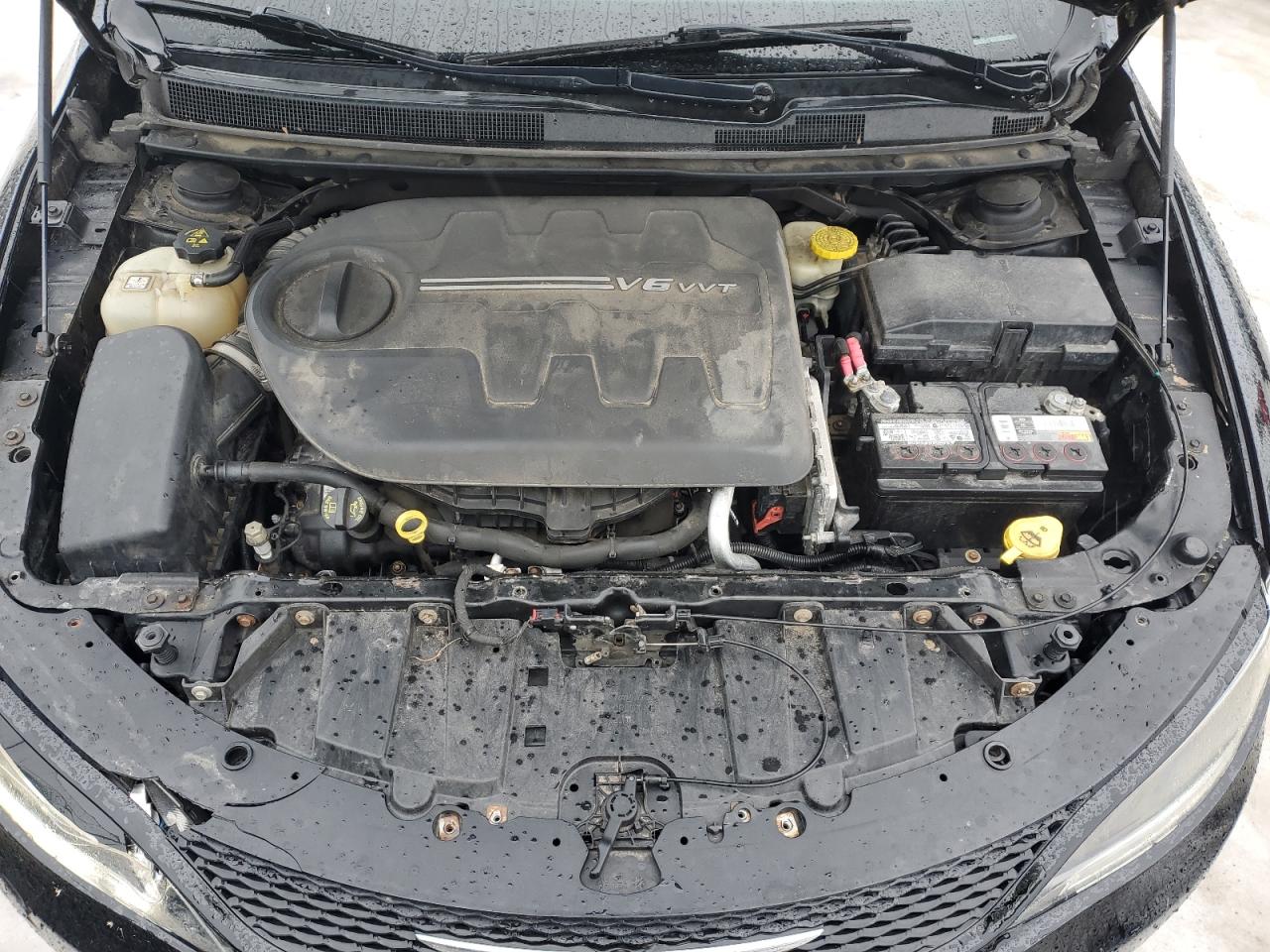 2015 Chrysler 200 - Image 13