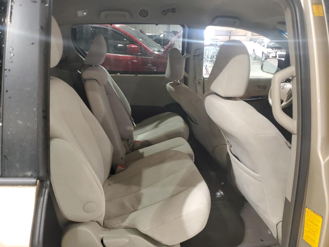 2012 Toyota Sienna - Image 12
