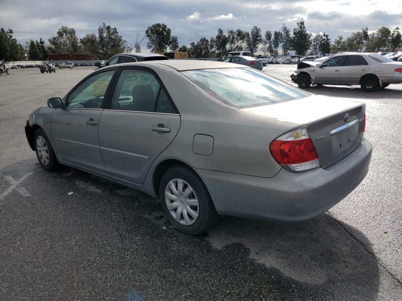 2005 Toyota Camry - Image 2
