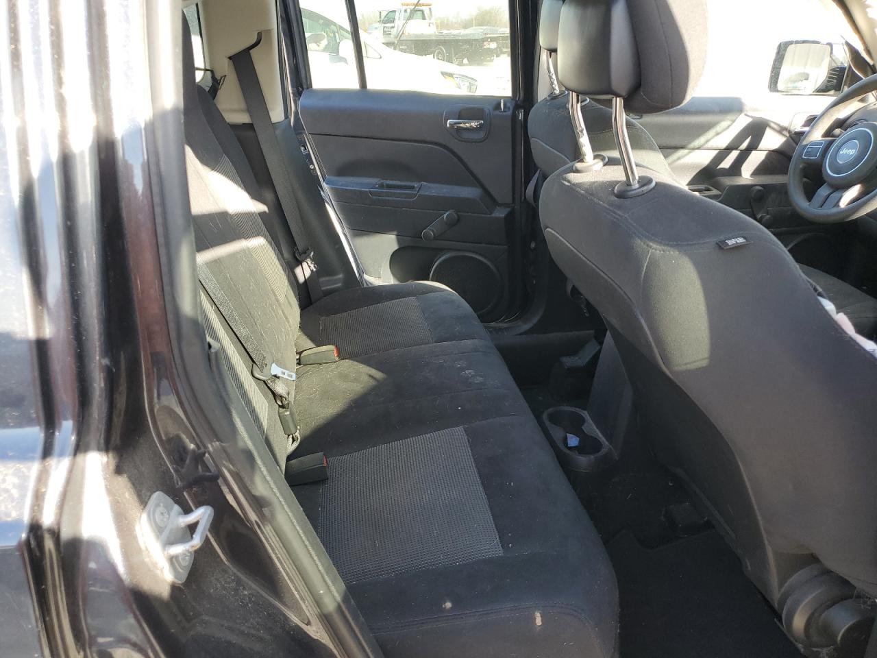 2015 Jeep Liberty (Patriot) - Image 11