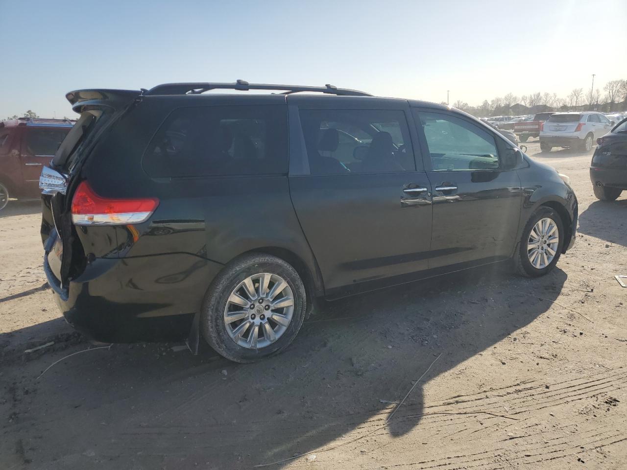 2012 Toyota Sienna - Image 3