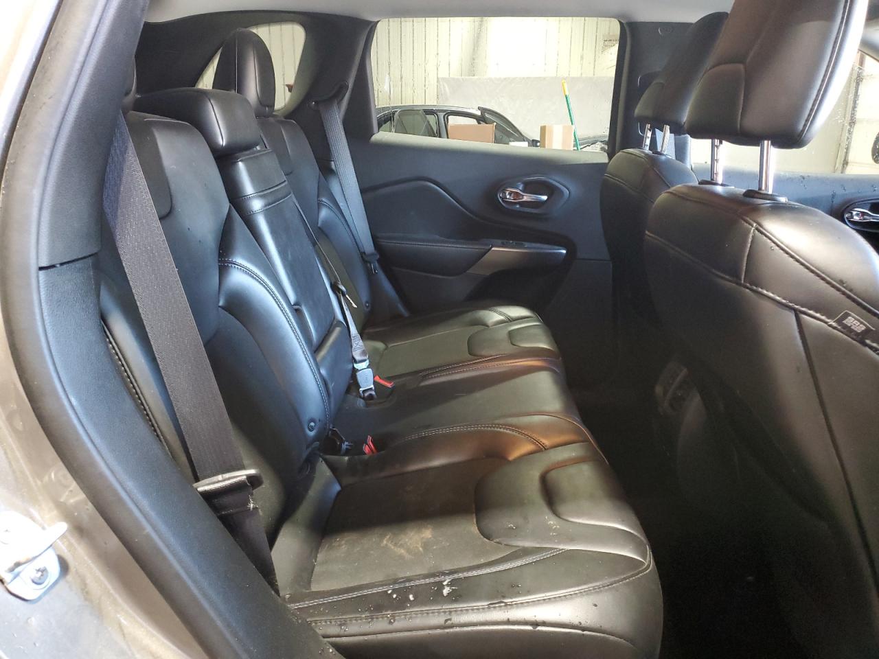 2019 Jeep Grand Cherokee - Image 11