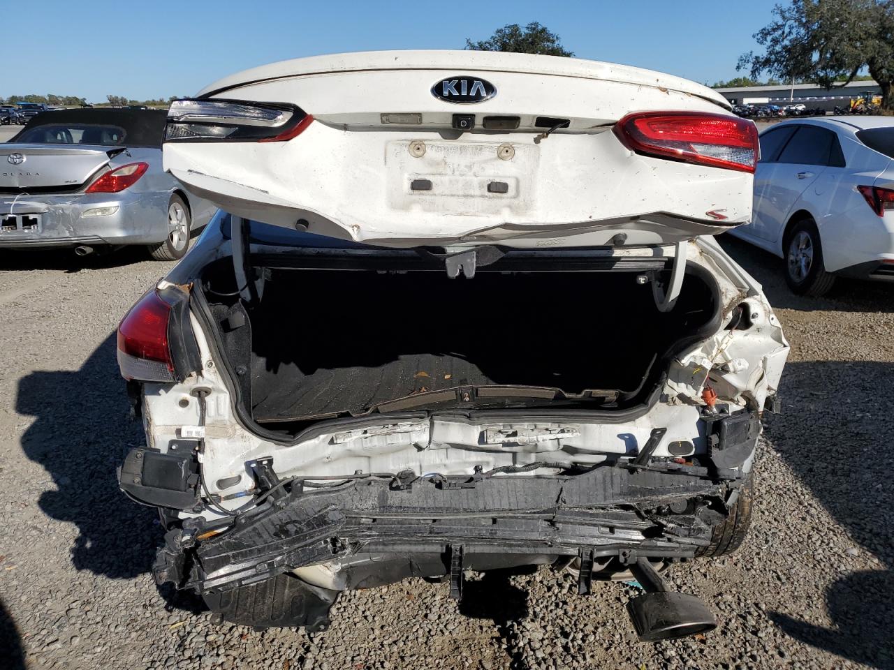 2017 Kia Forte - Image 6