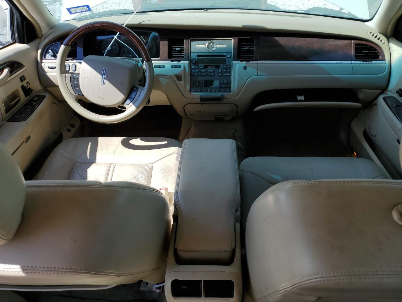 2007 Lincoln Town Car - Image 8