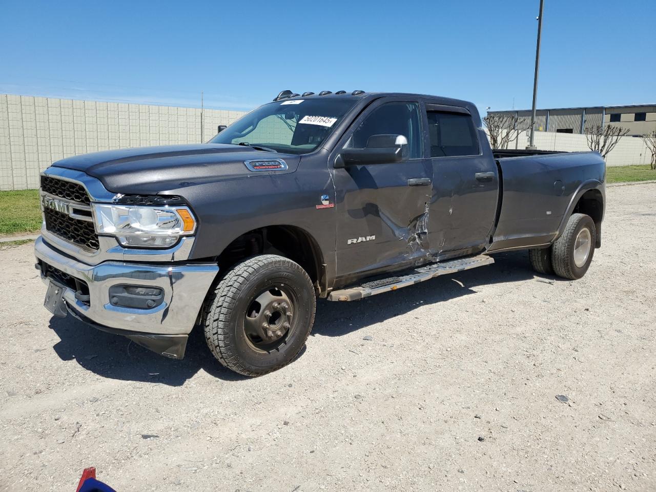 2021 Ram 3500 Tradesman zu verkaufen in Wilmer, TX - Minor Dent/Scratches