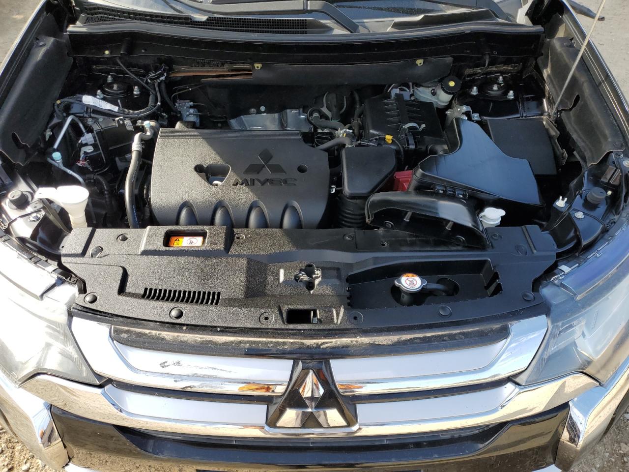 2016 Mitsubishi Outlander - Image 12