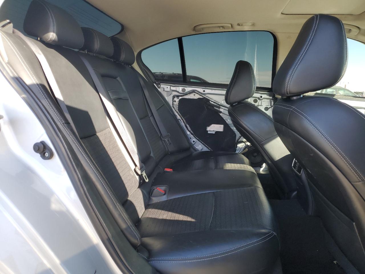 2015 Infiniti Q50 - Image 10