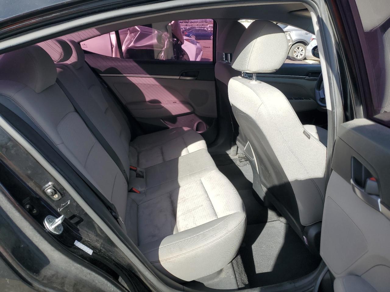 2017 Hyundai Elantra - Image 10