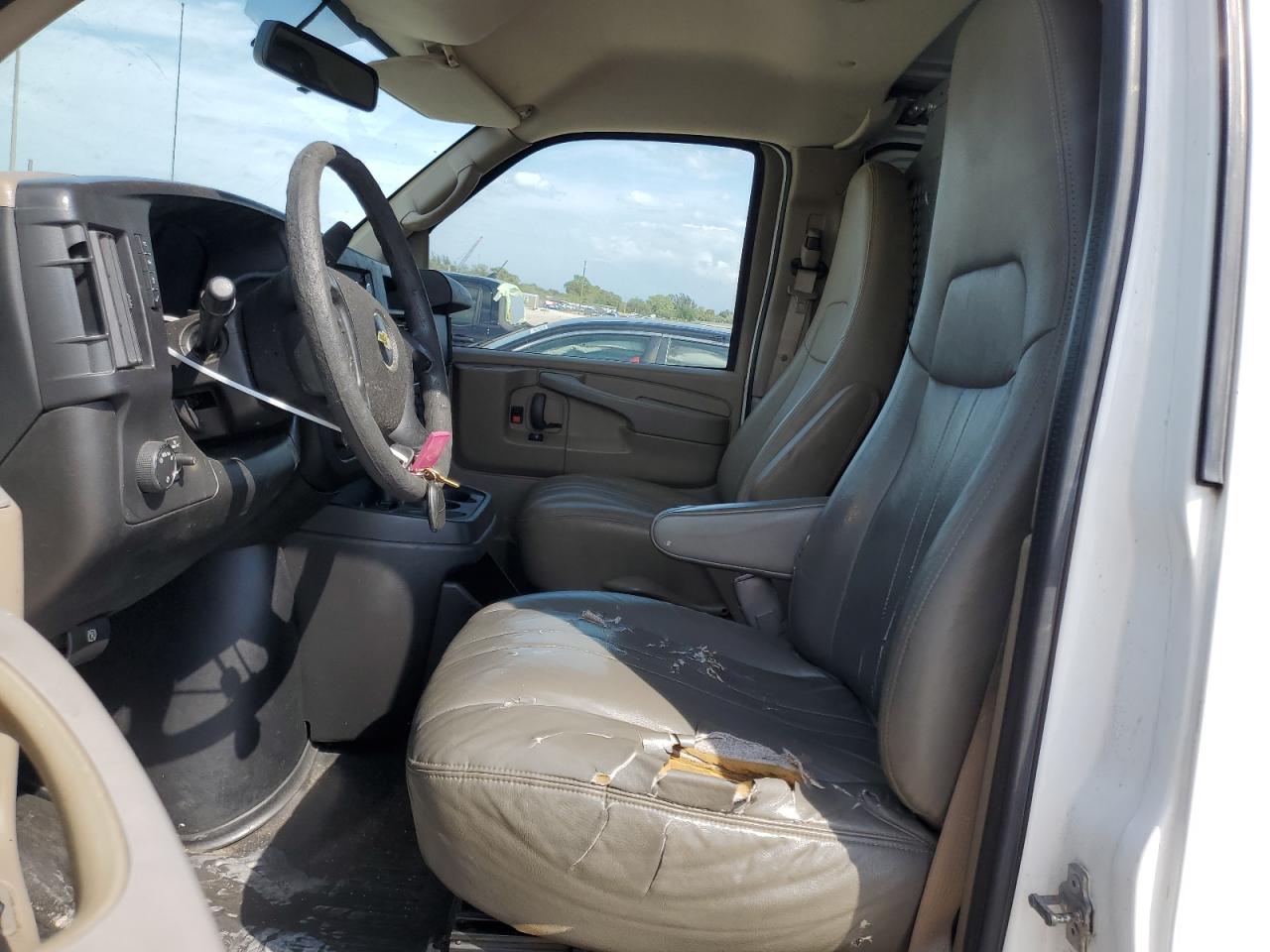 2015 Chevrolet Express - Image 7