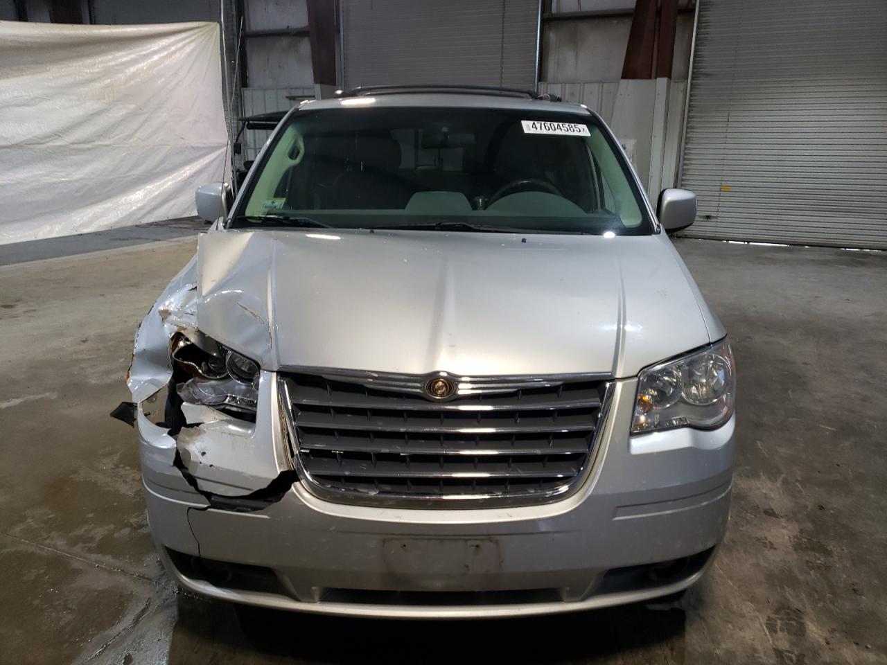 2008 Chrysler Town & Country - Image 5