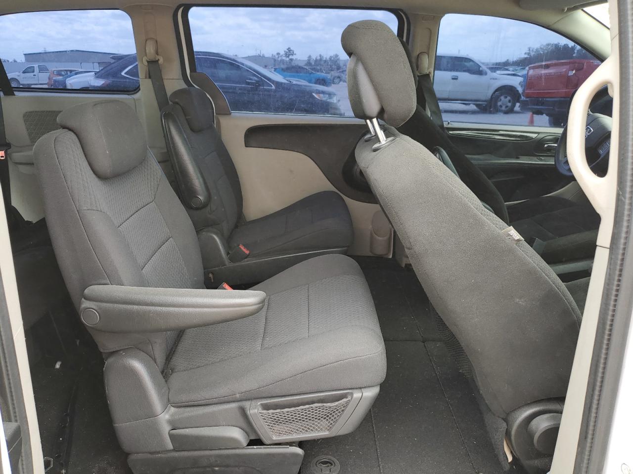 2015 Dodge Caravan - Image 11