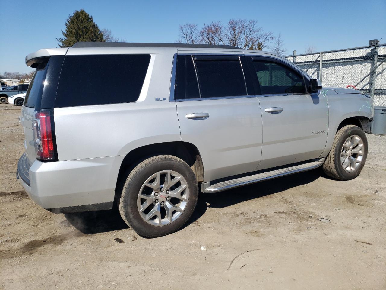 2015 GMC Yukon - Image 3