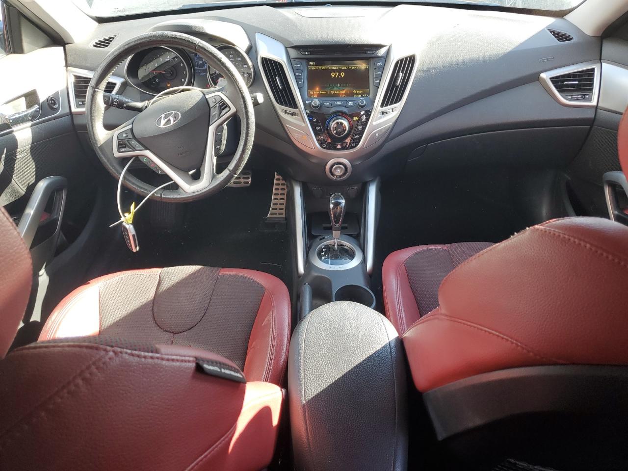 2012 Hyundai Veloster - Image 8