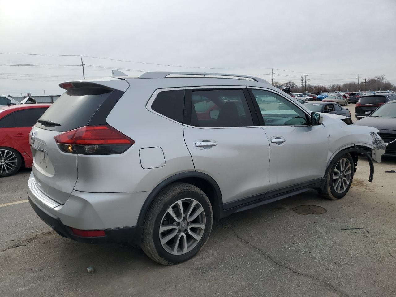 2017 Nissan Rogue - Image 3